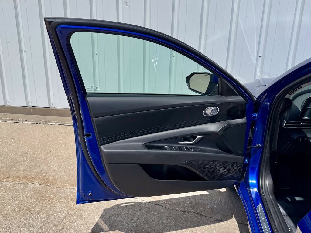 Used 2025 Hyundai Elantra Hybrid FWD image 14