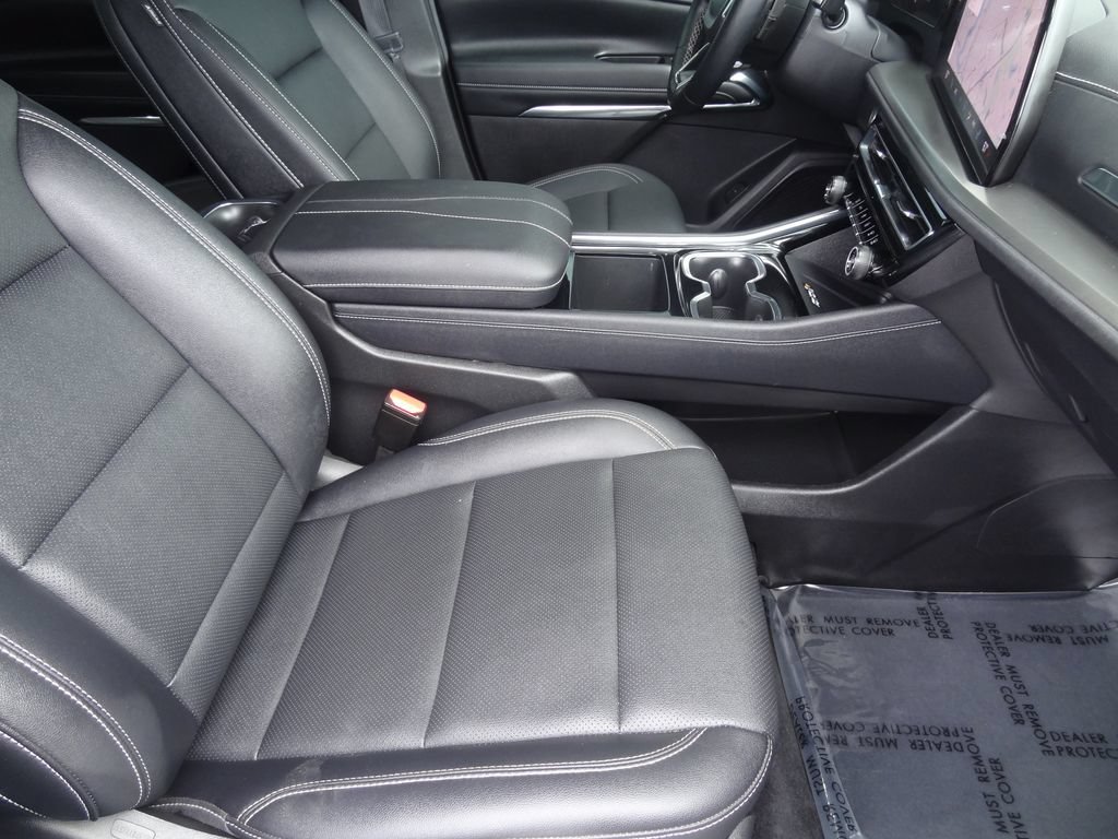 Used 2025 Chevrolet Traverse LT w/ Midnight/Sport Edition AWD/4WD image 16