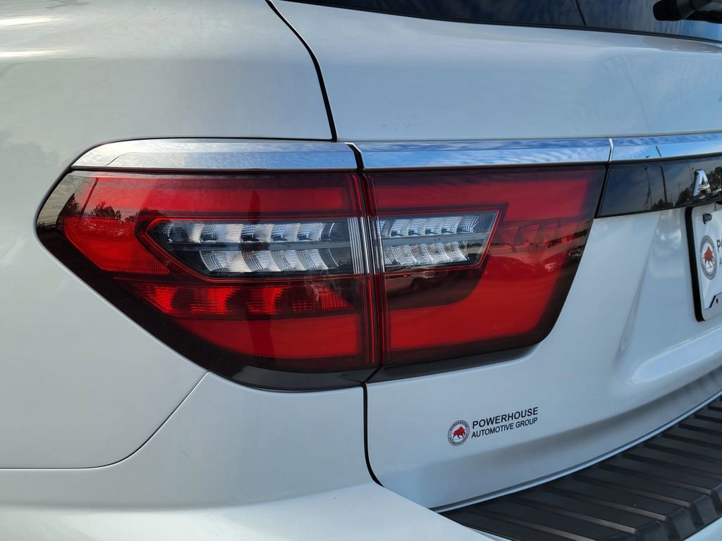 Used 2022 Nissan Armada SL w/ Captain's Chairs Package image 11