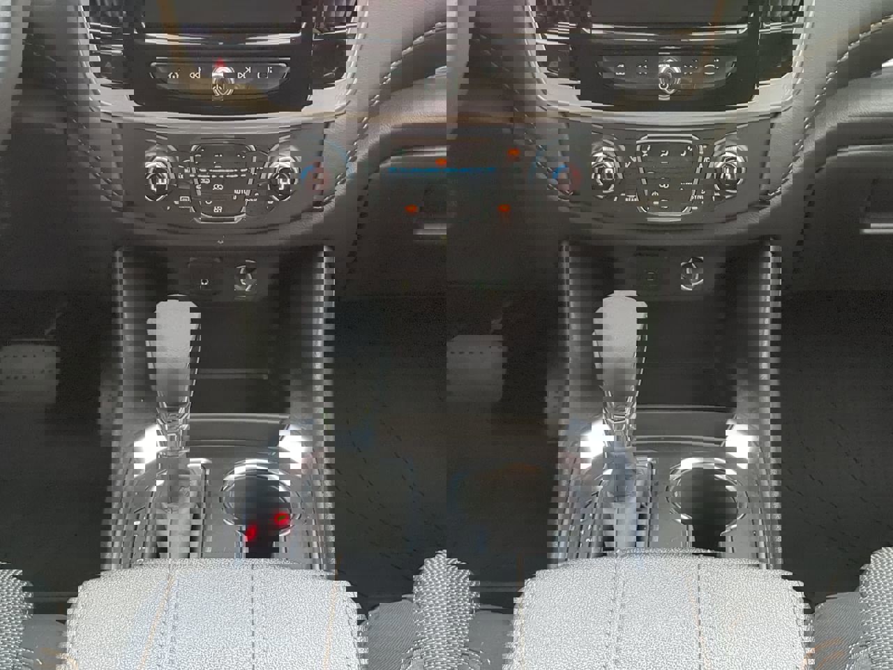 Used 2021 Chevrolet Traverse LT image 17