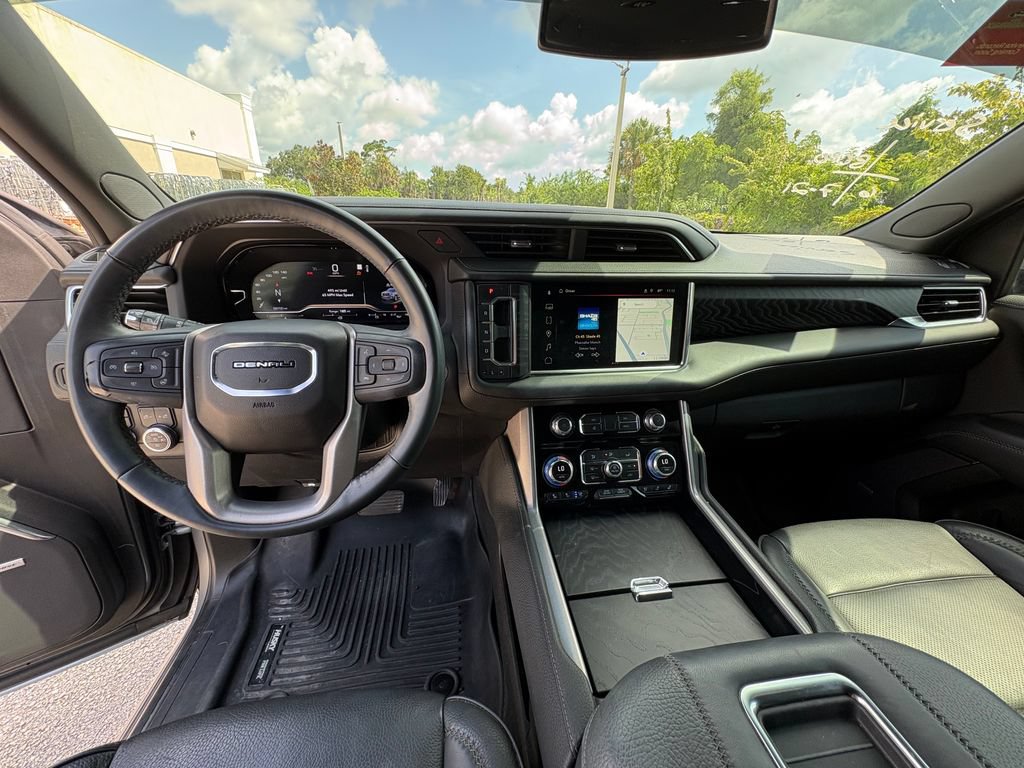 Used 2023 GMC Yukon XL Denali AWD/4WD image 7