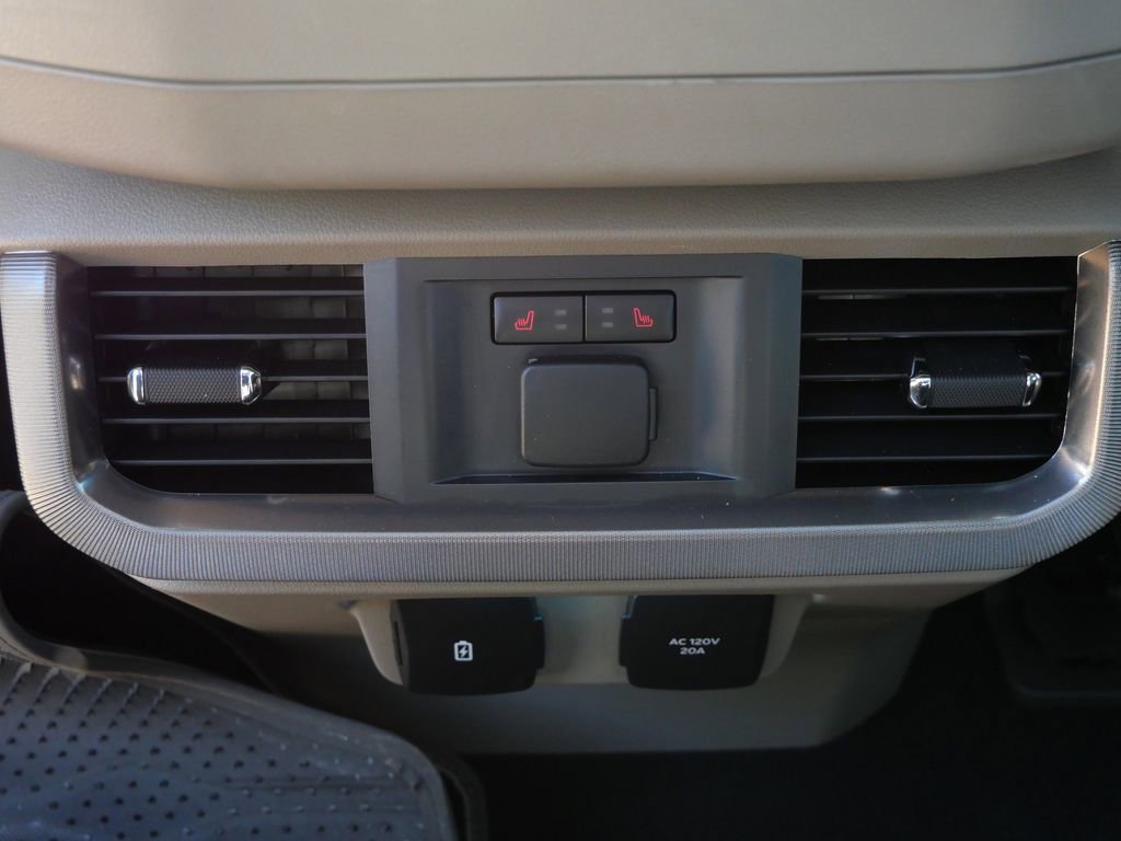 Certified 2024 Ford F150 Platinum w/ Equipment Group 703A Plus AWD/4WD image 13