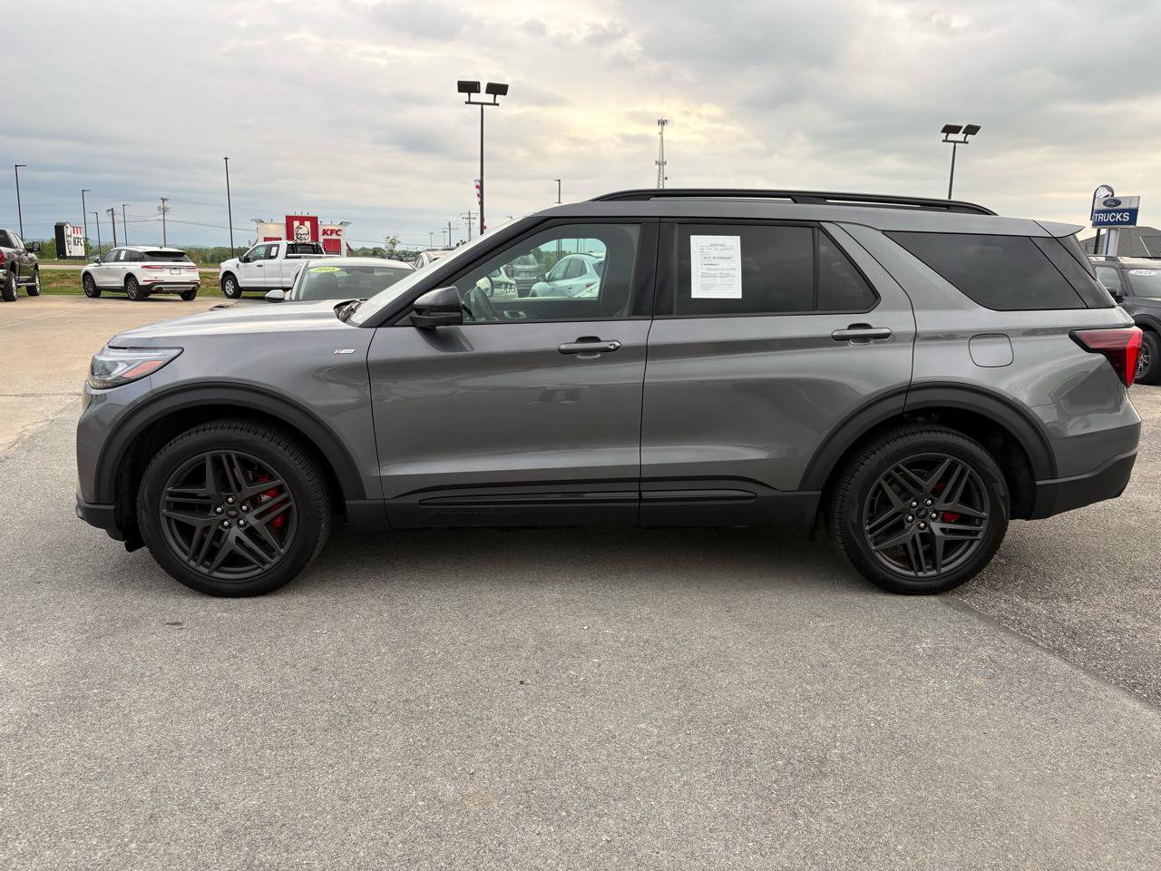 Certified 2025 Ford Explorer ST-Line w/ Premium Package AWD/4WD image 6