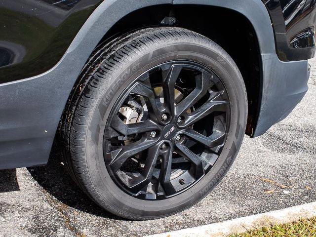 Used 2021 GMC Terrain SLE w/ Driver Convenience Package image 6