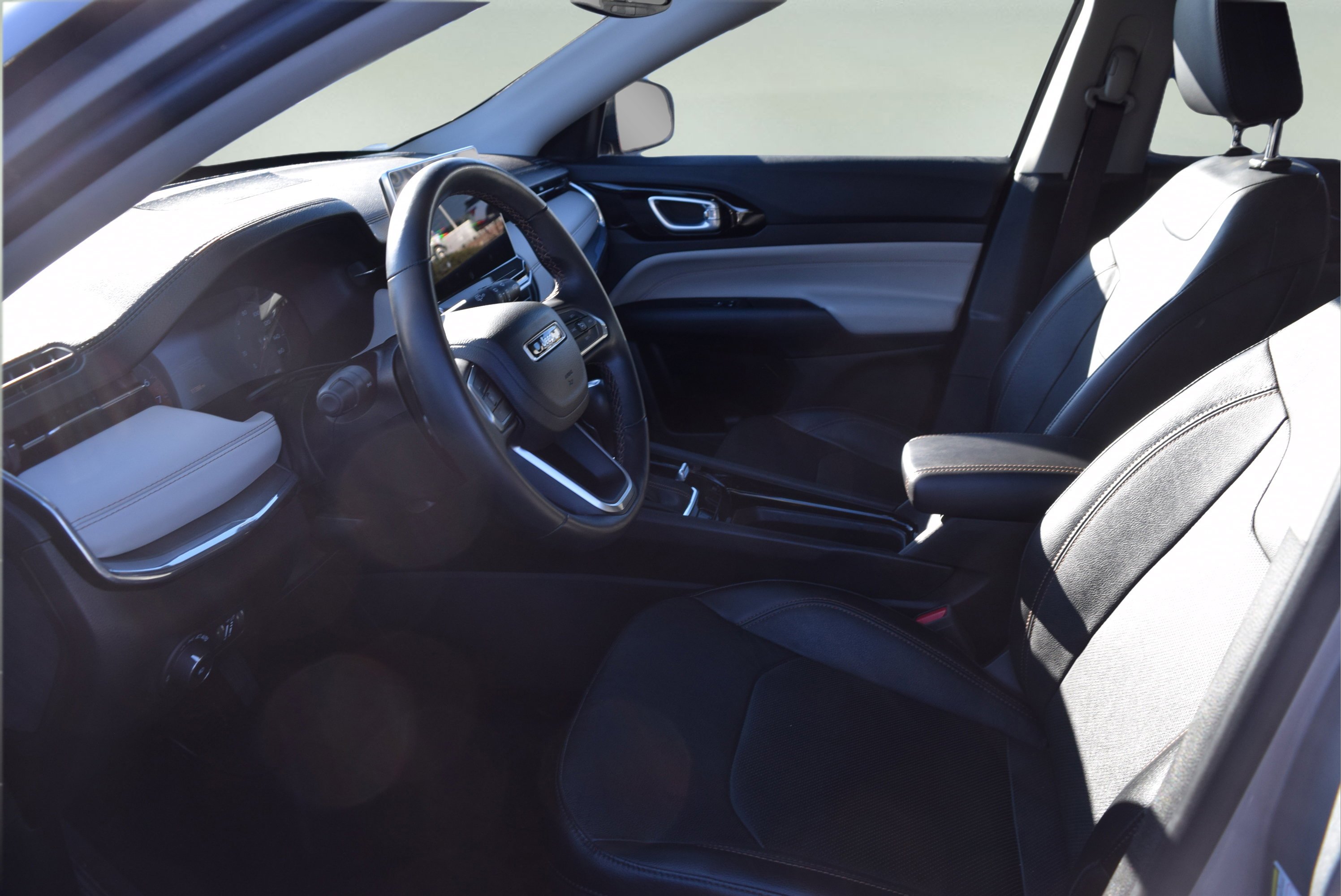 Used 2022 Jeep Compass Limited w/ Sun and Sound Group image 7