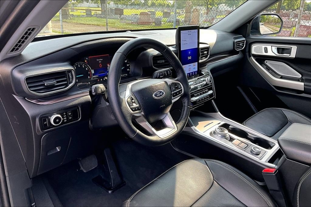 Certified 2023 Ford Explorer Limited w/ Limited Technology Package AWD/4WD image 13