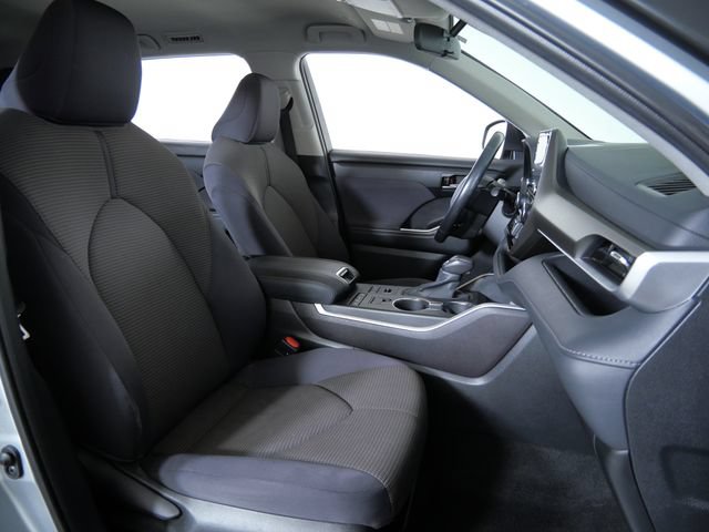 Used 2021 Toyota Highlander LE AWD/4WD image 14