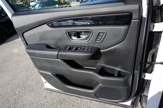 Used 2025 Honda Pilot TrailSport image 32