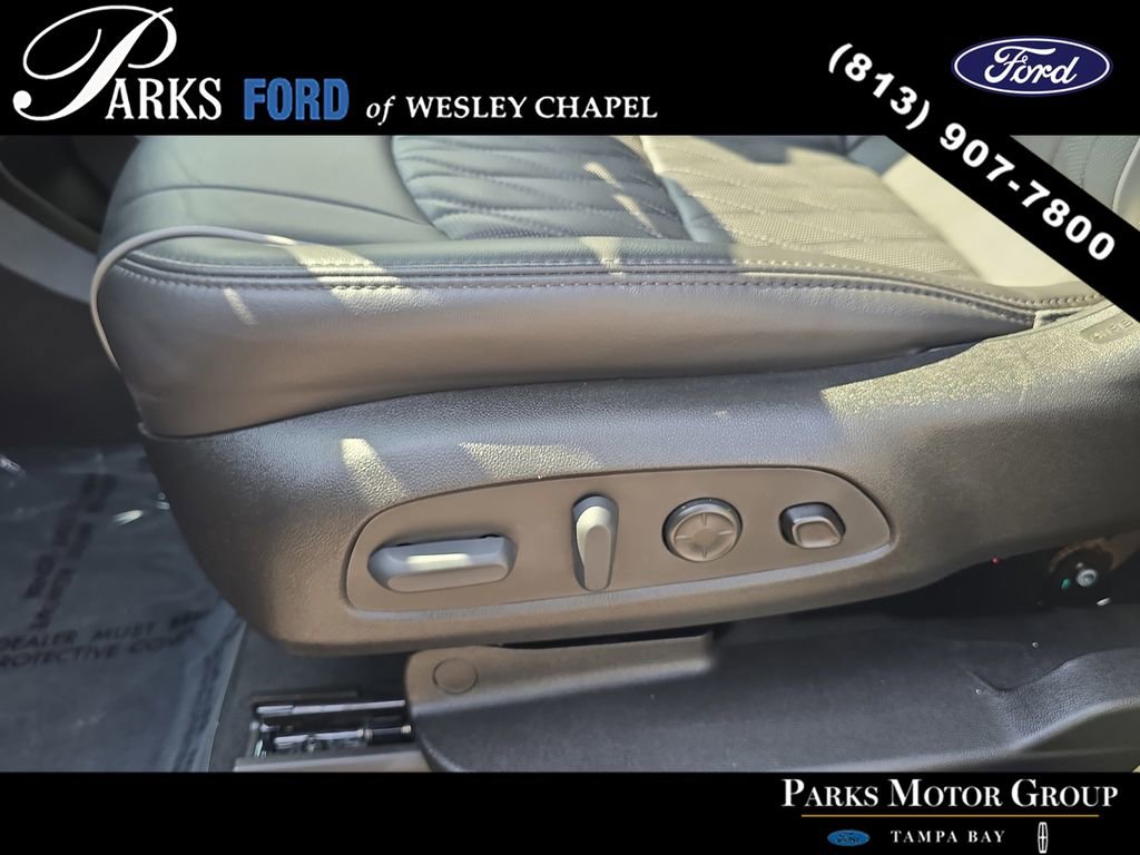 Used 2023 Buick Enclave Avenir w/ Avenir Technology Package AWD/4WD image 20