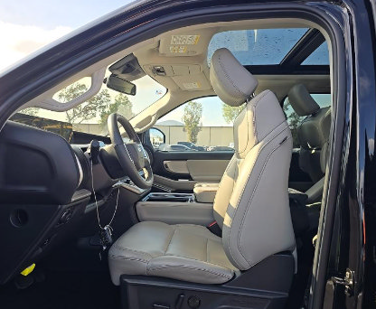 Certified 2025 Ford Expedition Active AWD/4WD image 9