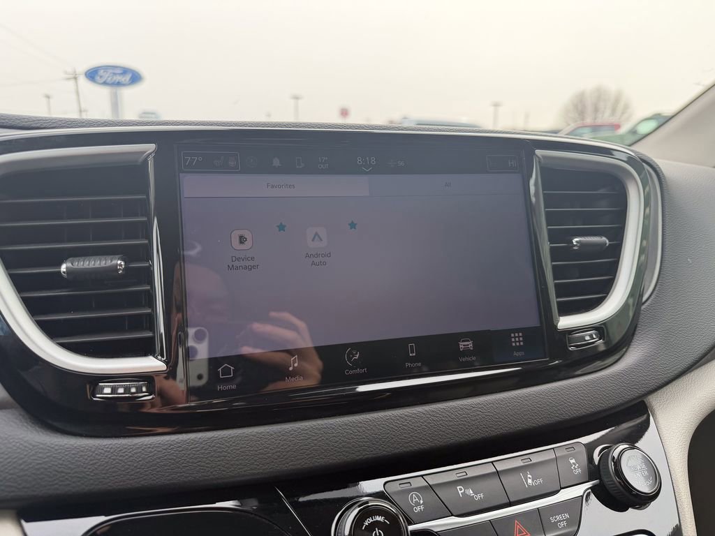 Used 2024 Chrysler Pacifica Touring-L image 32