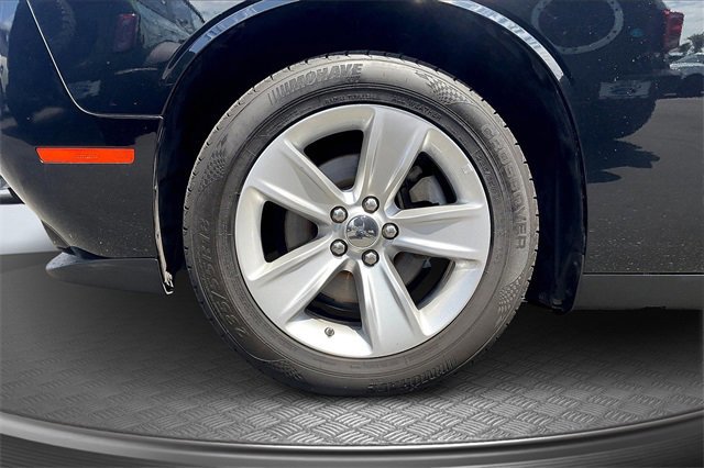 Used 2023 Dodge Challenger SXT image 9