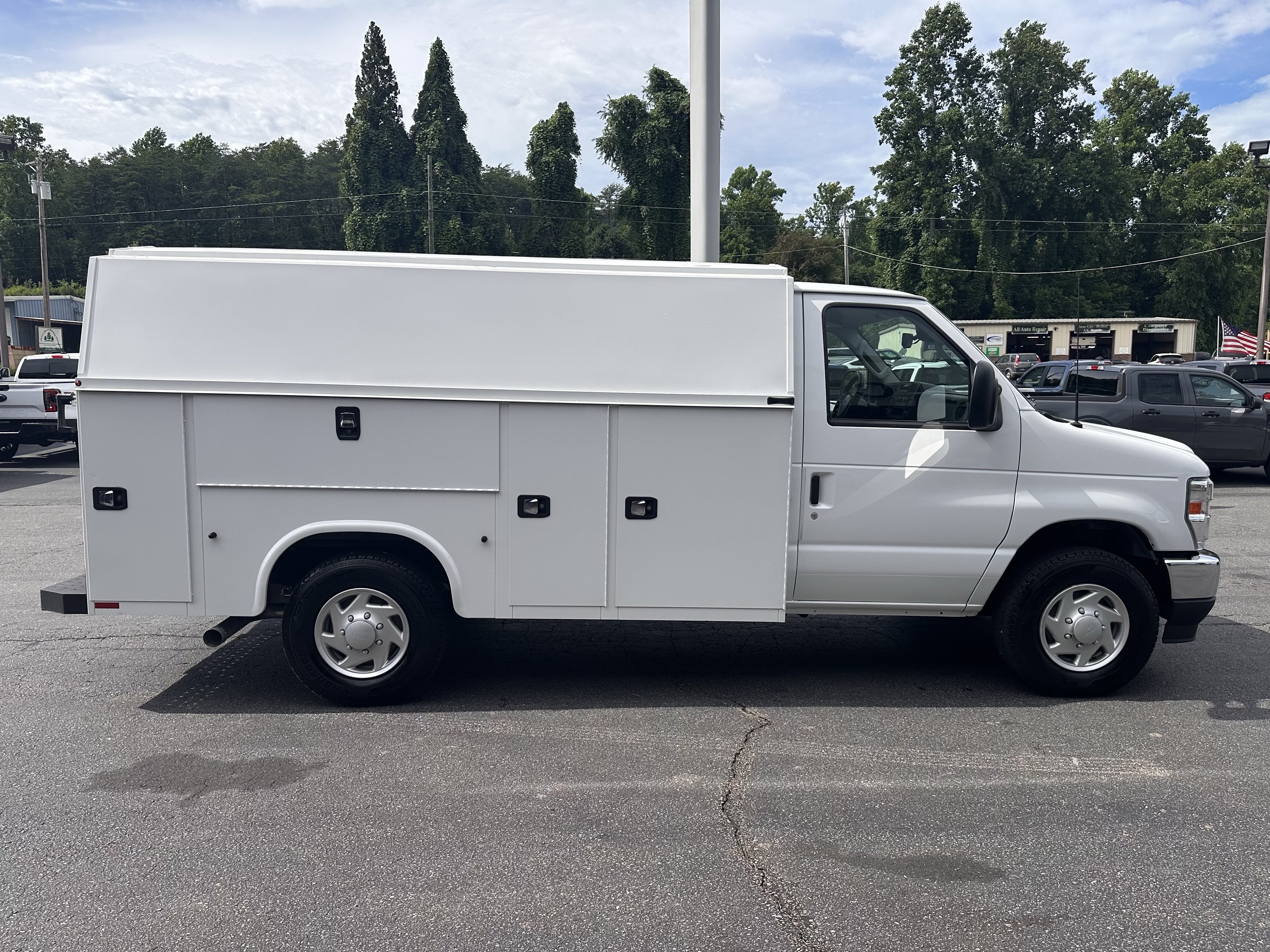 Certified 2026 Ford E-350 and Econoline 350 Super Duty w/ Power Equipment Group RWD image 5