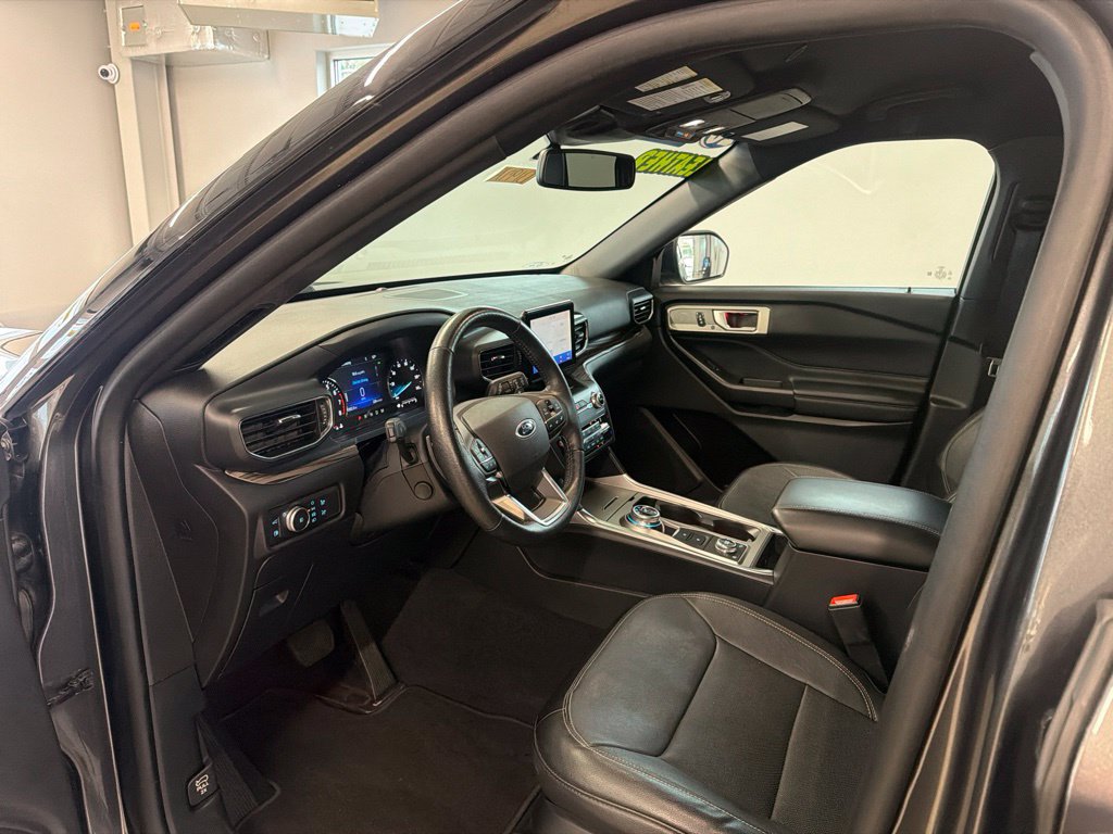 Certified 2020 Ford Explorer Limited w/ Hybrid Equipment Group 310A AWD/4WD image 12