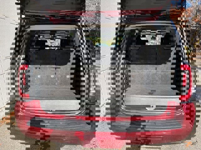 Used 2016 GMC Yukon SLT w/ Premium Edition image 9