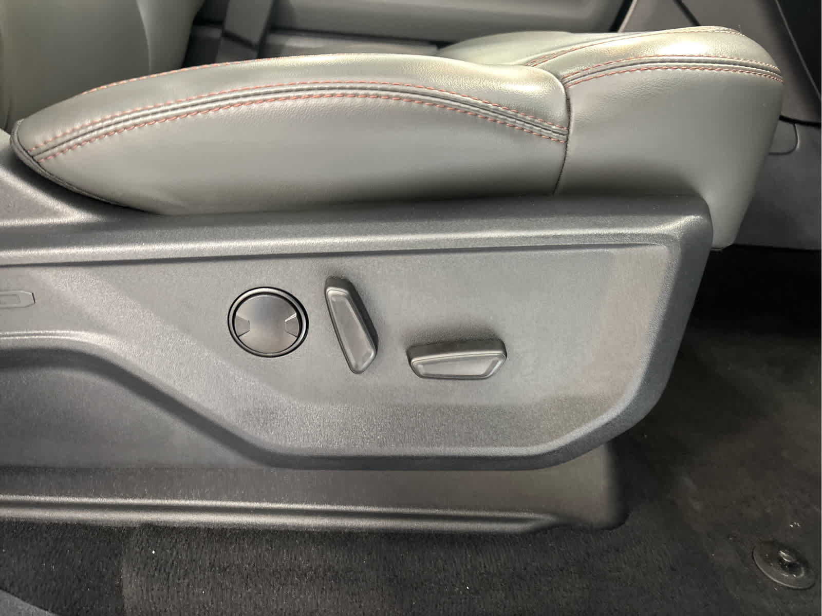 Certified 2025 Ford Expedition Active AWD/4WD image 40