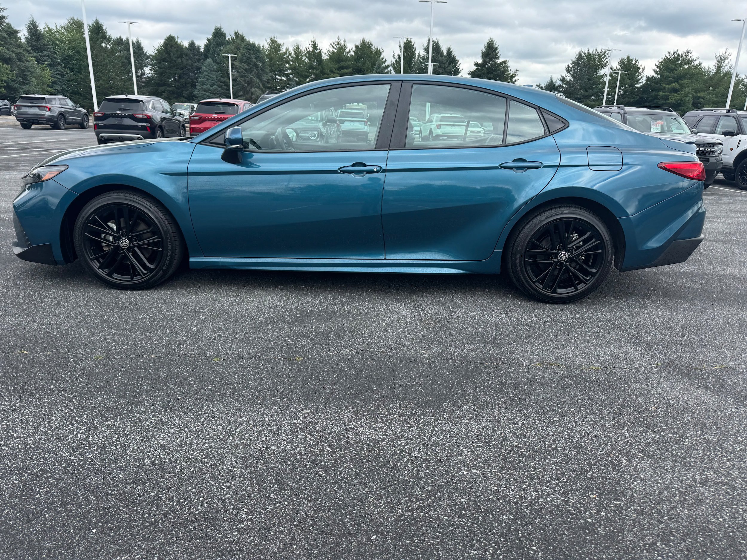Used 2025 Toyota Camry SE FWD image 2