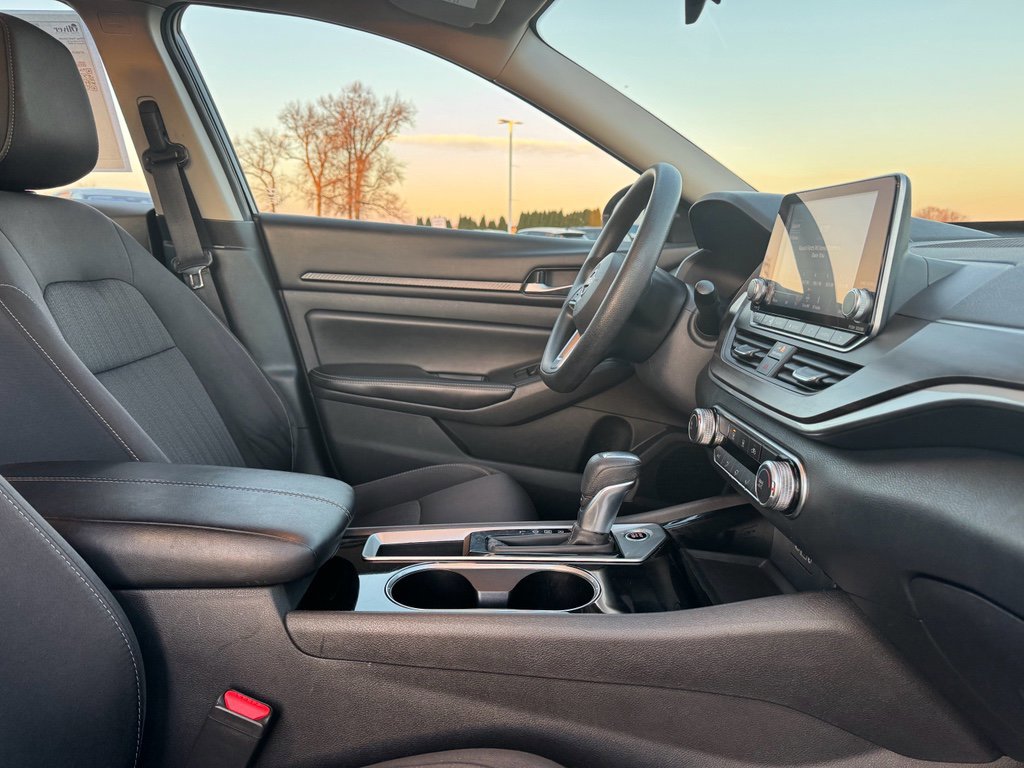 Used 2024 Nissan Altima 2.5 SV image 15