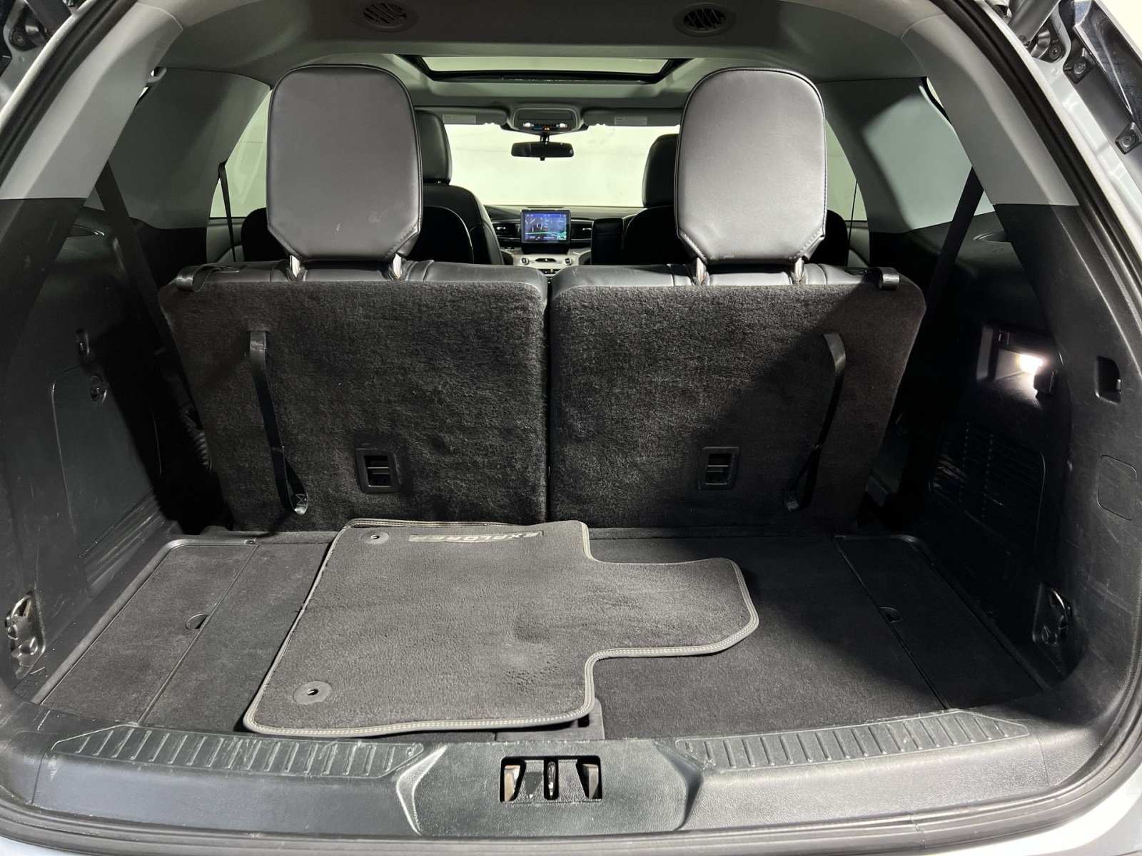 Certified 2022 Ford Explorer XLT w/ Equipment Group 202A AWD/4WD image 27