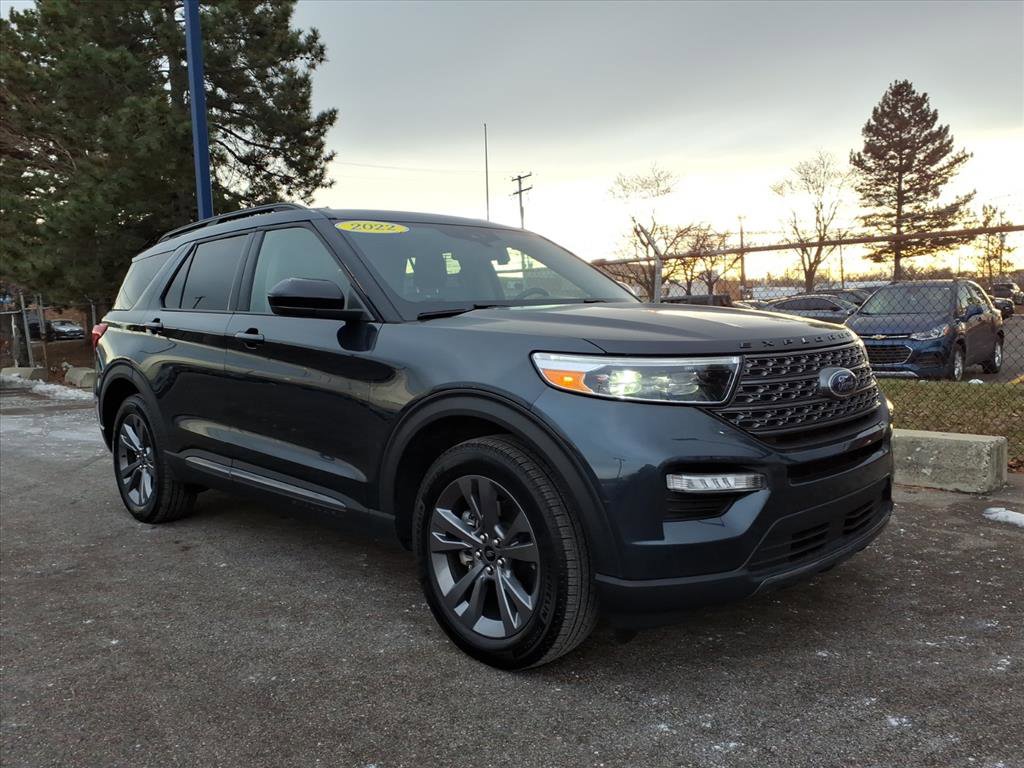 Certified 2022 Ford Explorer XLT w/ Equipment Group 202A image 3
