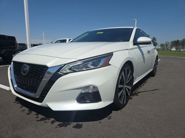 Used 2020 Nissan Altima 2.0 Platinum FWD image 2