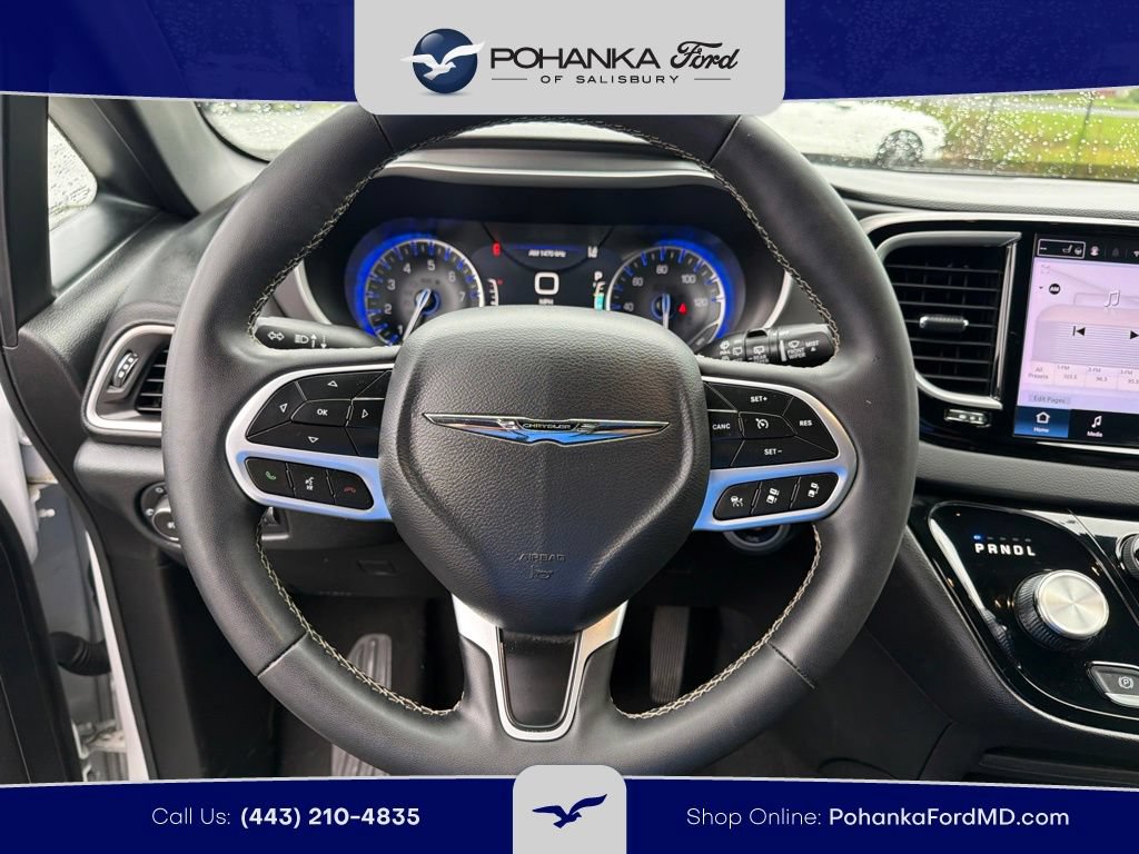 Used 2025 Chrysler Pacifica Select FWD image 14