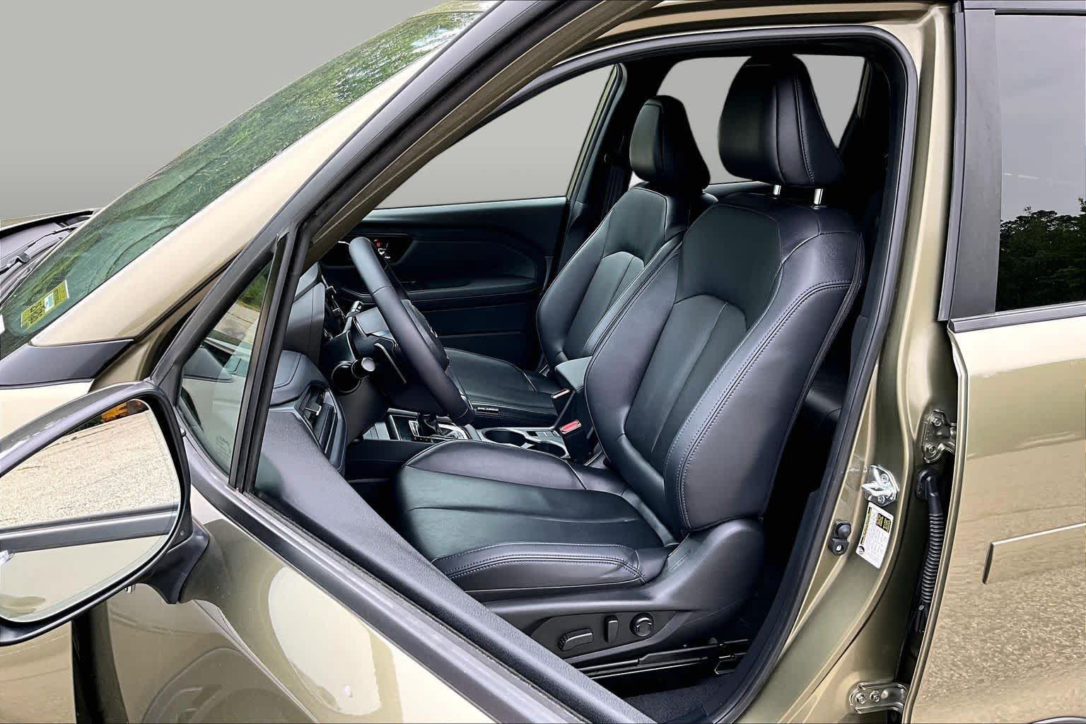 Used 2025 Subaru Forester Limited AWD/4WD image 9