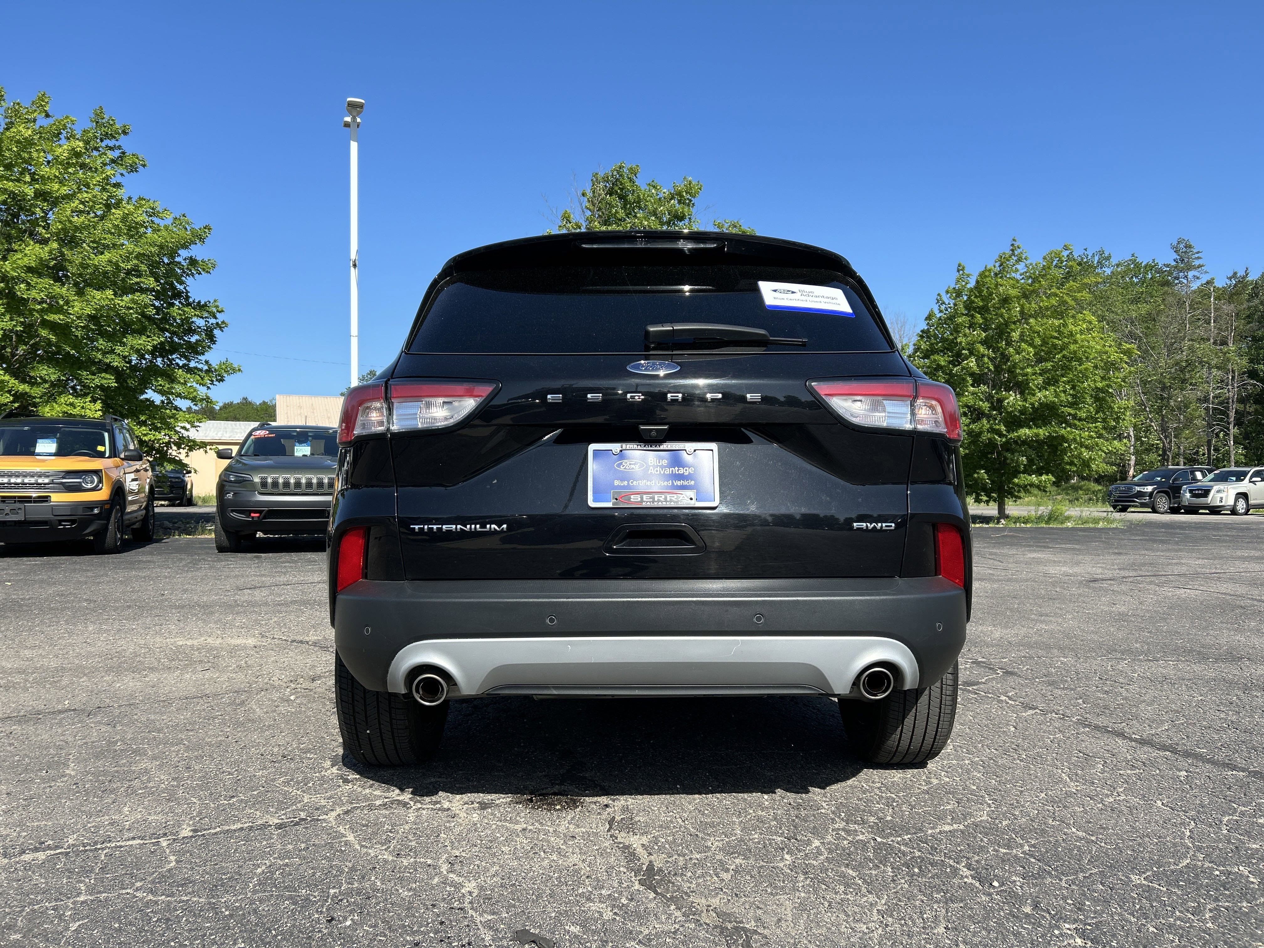 Certified 2022 Ford Escape Titanium image 4