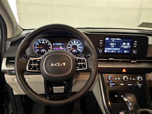Used 2022 Kia Carnival LX FWD image 5