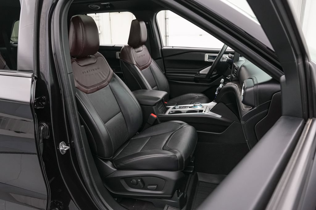 Certified 2024 Ford Explorer Platinum w/ Technology Package AWD/4WD image 24