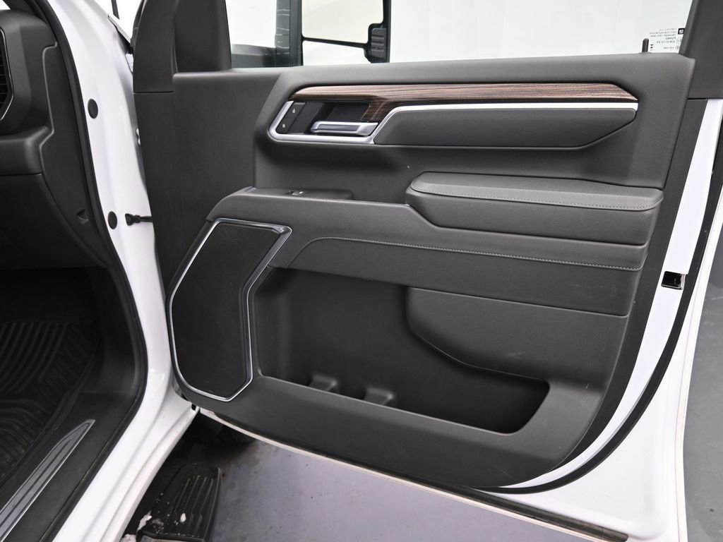 Used 2025 Chevrolet Silverado 2500 LT w/ Convenience Package image 36