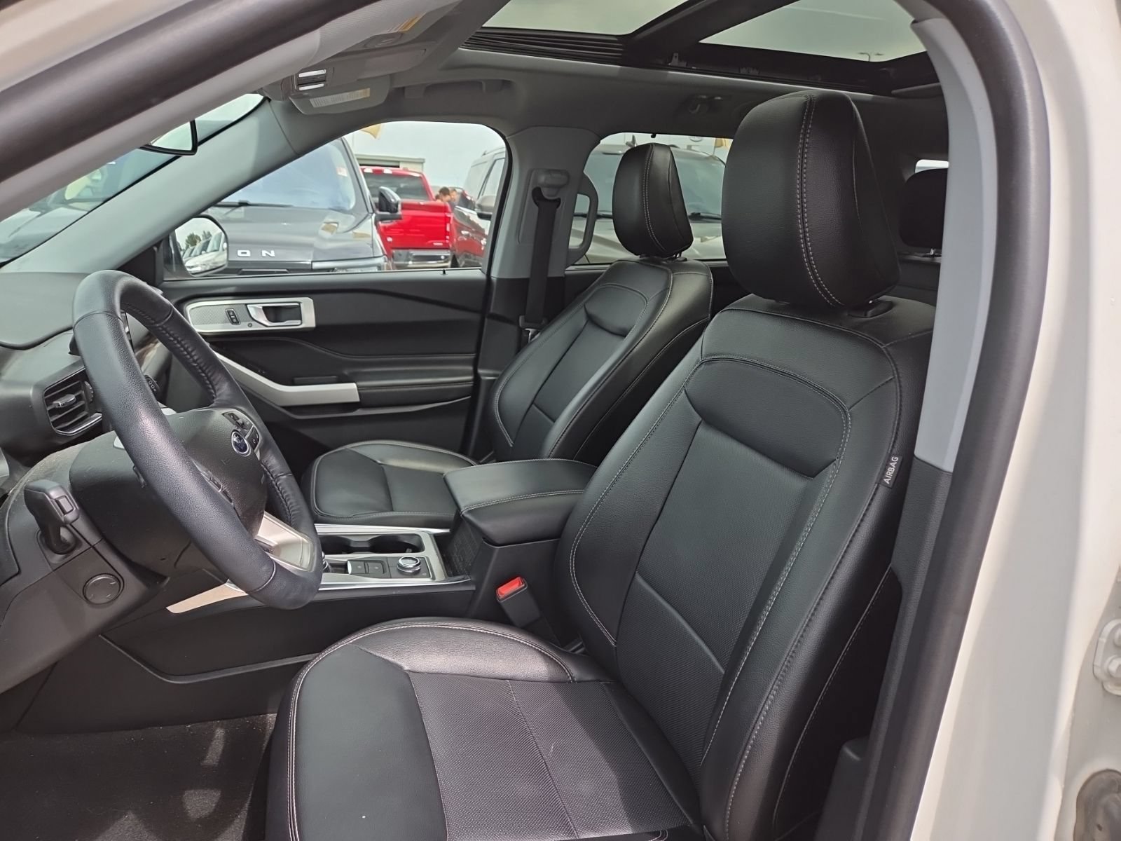 Certified 2022 Ford Explorer Limited w/ Equipment Group 301A AWD/4WD image 9