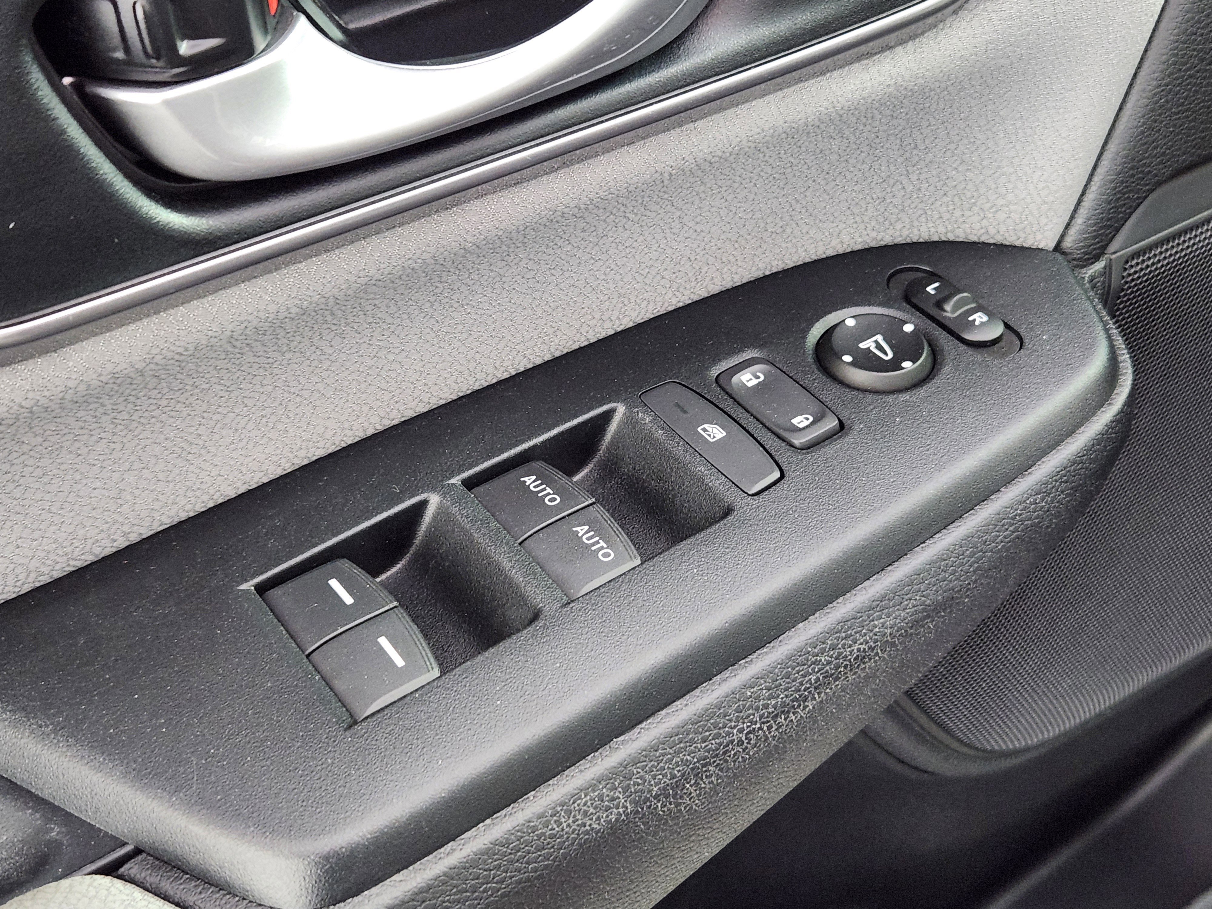 Used 2019 Honda CR-V EX image 17