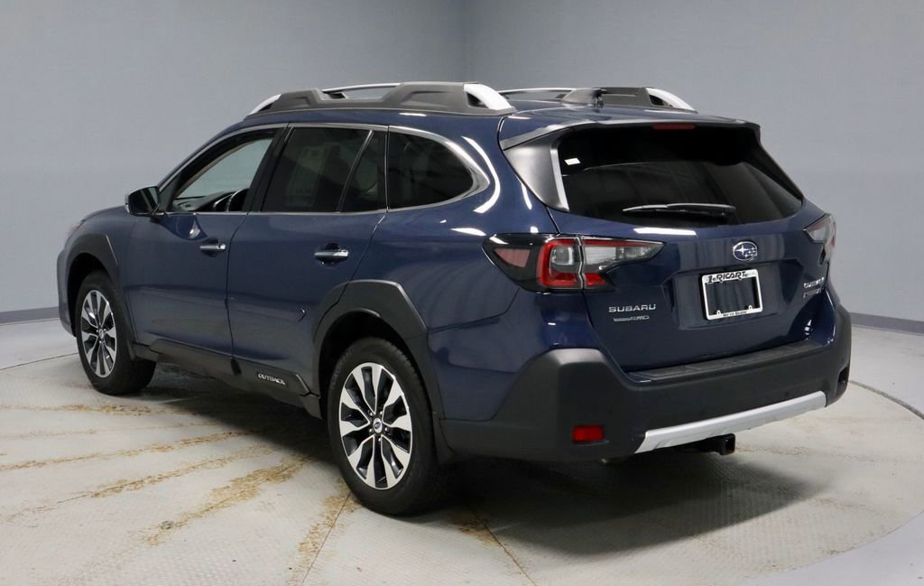 Used 2023 Subaru Outback Touring XT image 3