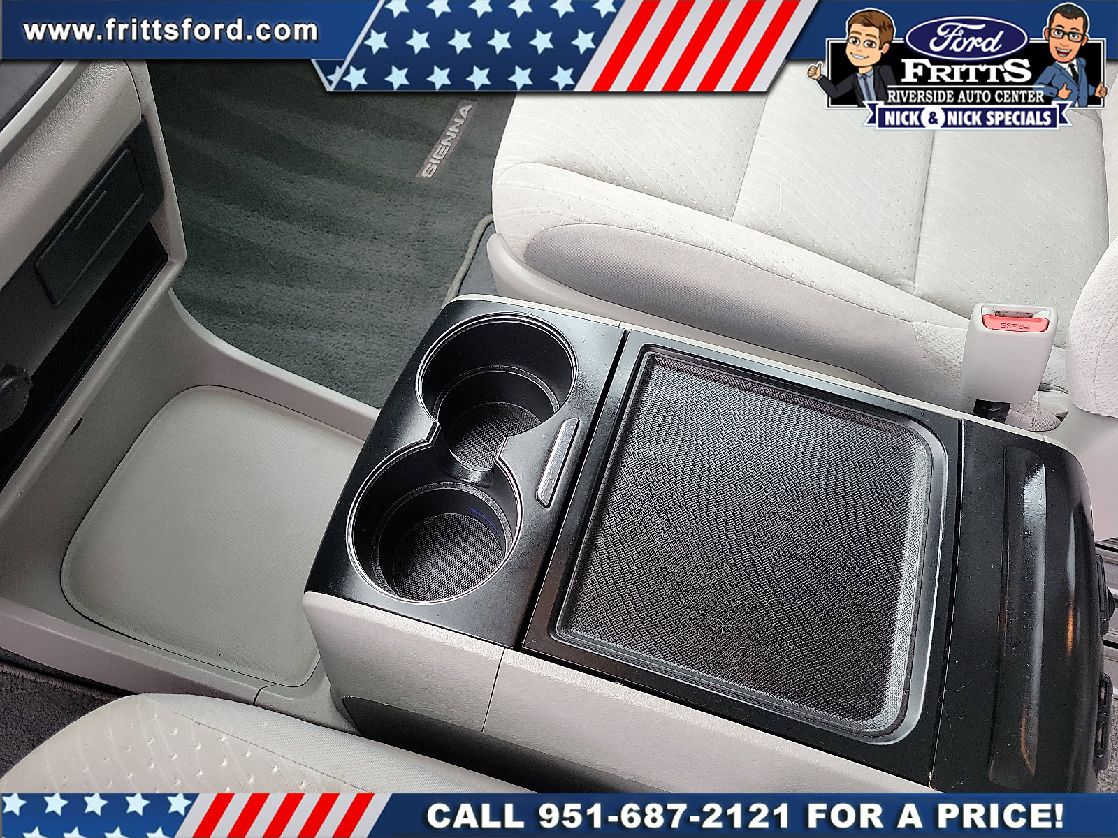 Used 2020 Toyota Sienna LE w/ Carpet Mat Package FWD image 8