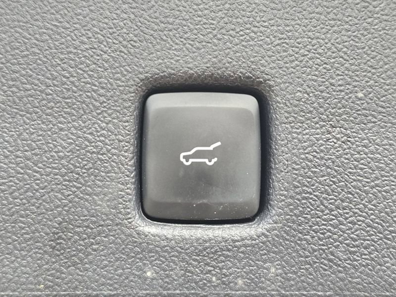 Certified 2025 Ford Escape SE w/ PHEV Premium Package FWD image 12