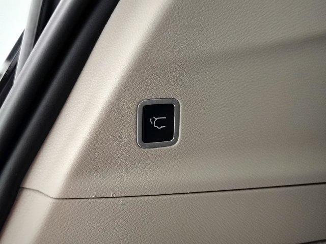 Used 2023 Chrysler Pacifica Touring-L FWD image 18