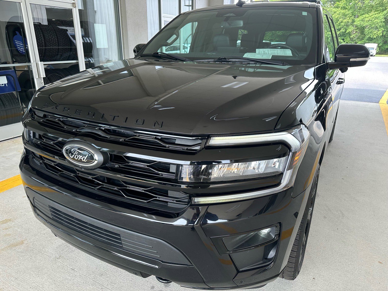 Certified 2023 Ford Expedition Limited AWD/4WD image 2