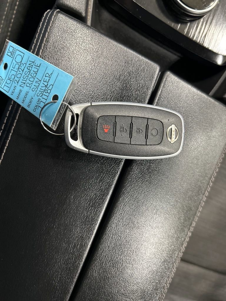 Used 2023 Nissan Rogue SV image 22