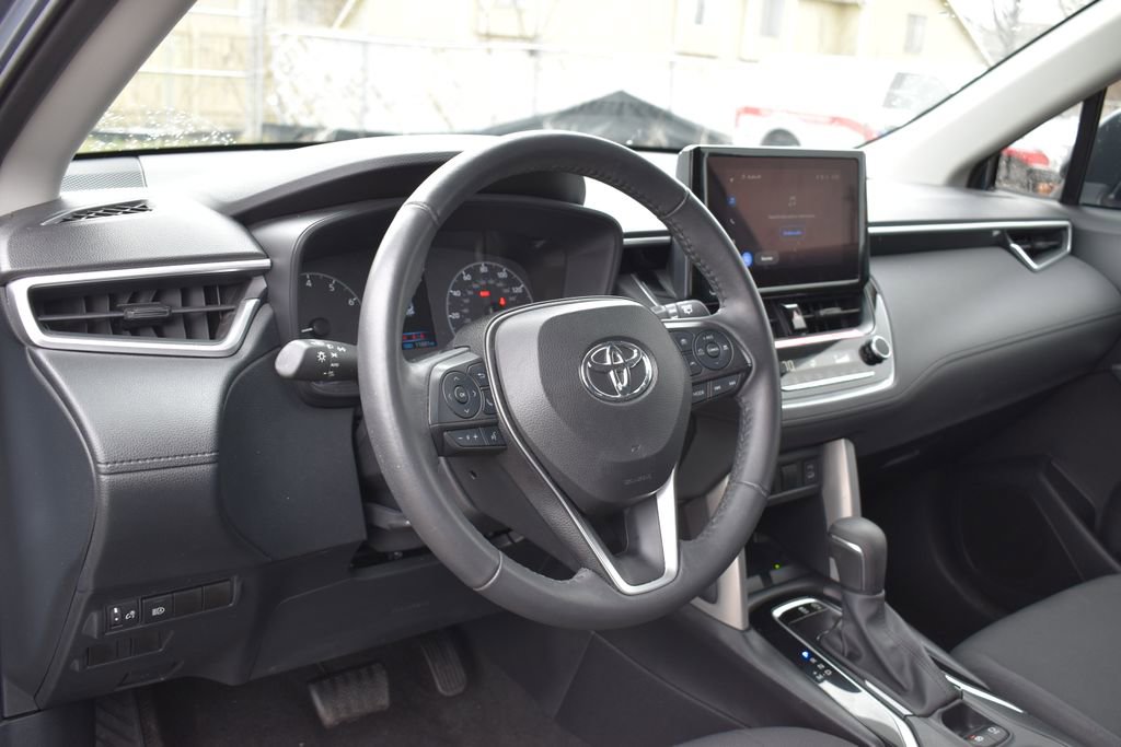 Used 2024 Toyota Corolla Cross LE w/ Moonroof Package image 10
