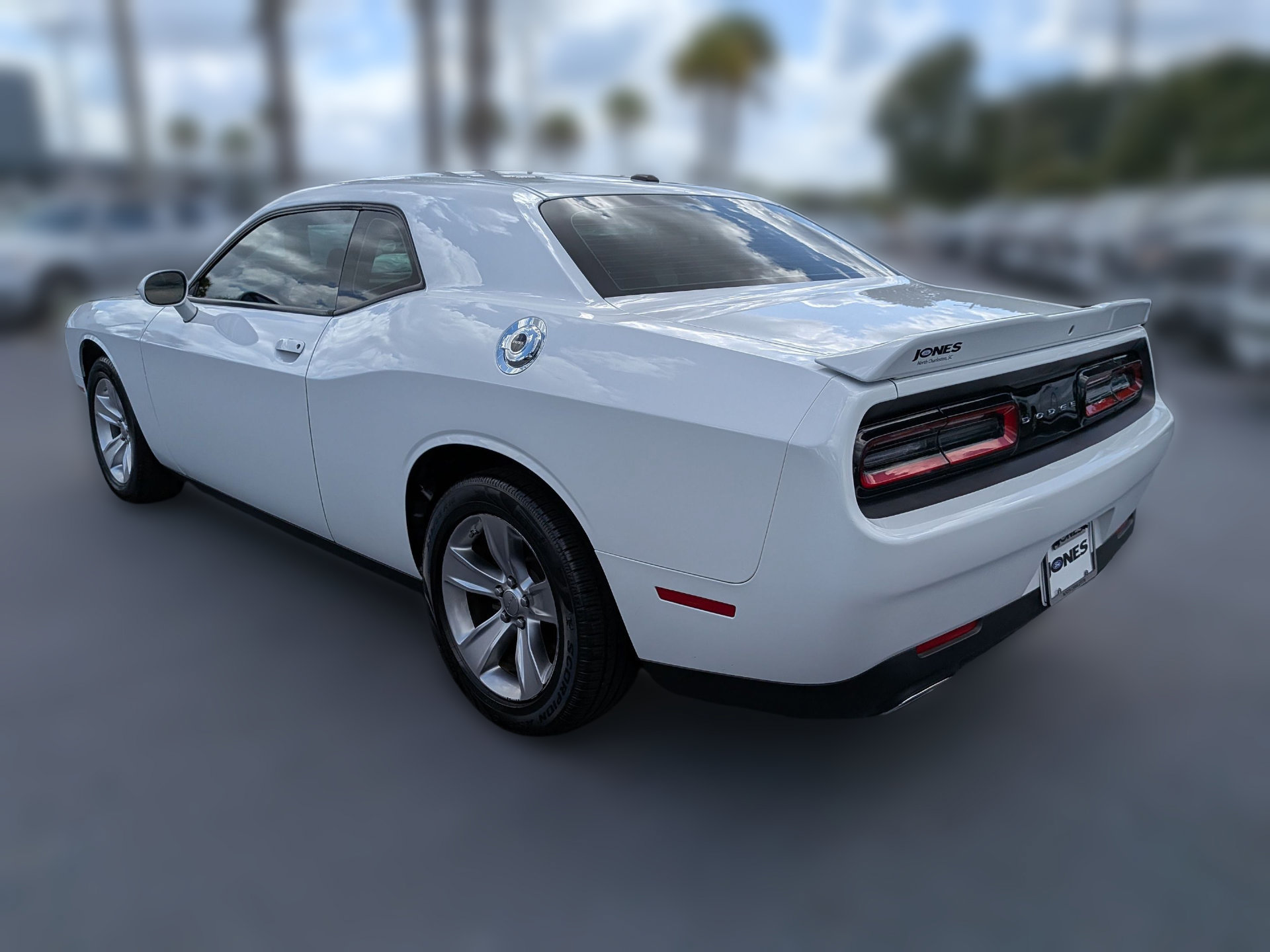 Used 2022 Dodge Challenger SXT RWD image 7