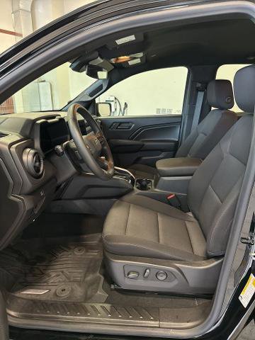 Used 2024 Chevrolet Colorado Trail Boss w/ Technology Package image 12