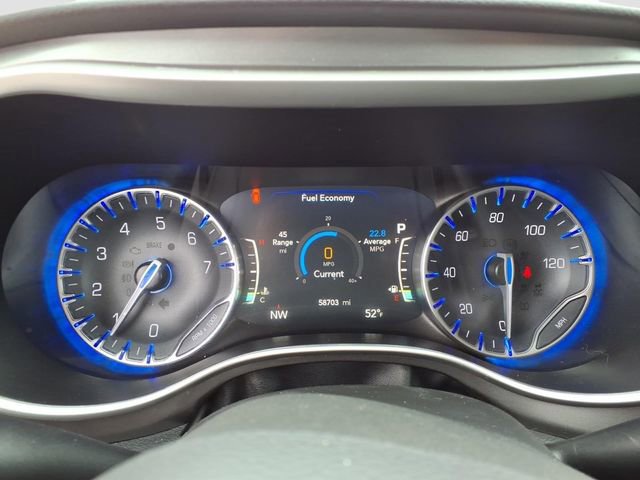 Used 2024 Chrysler Pacifica Touring-L image 27