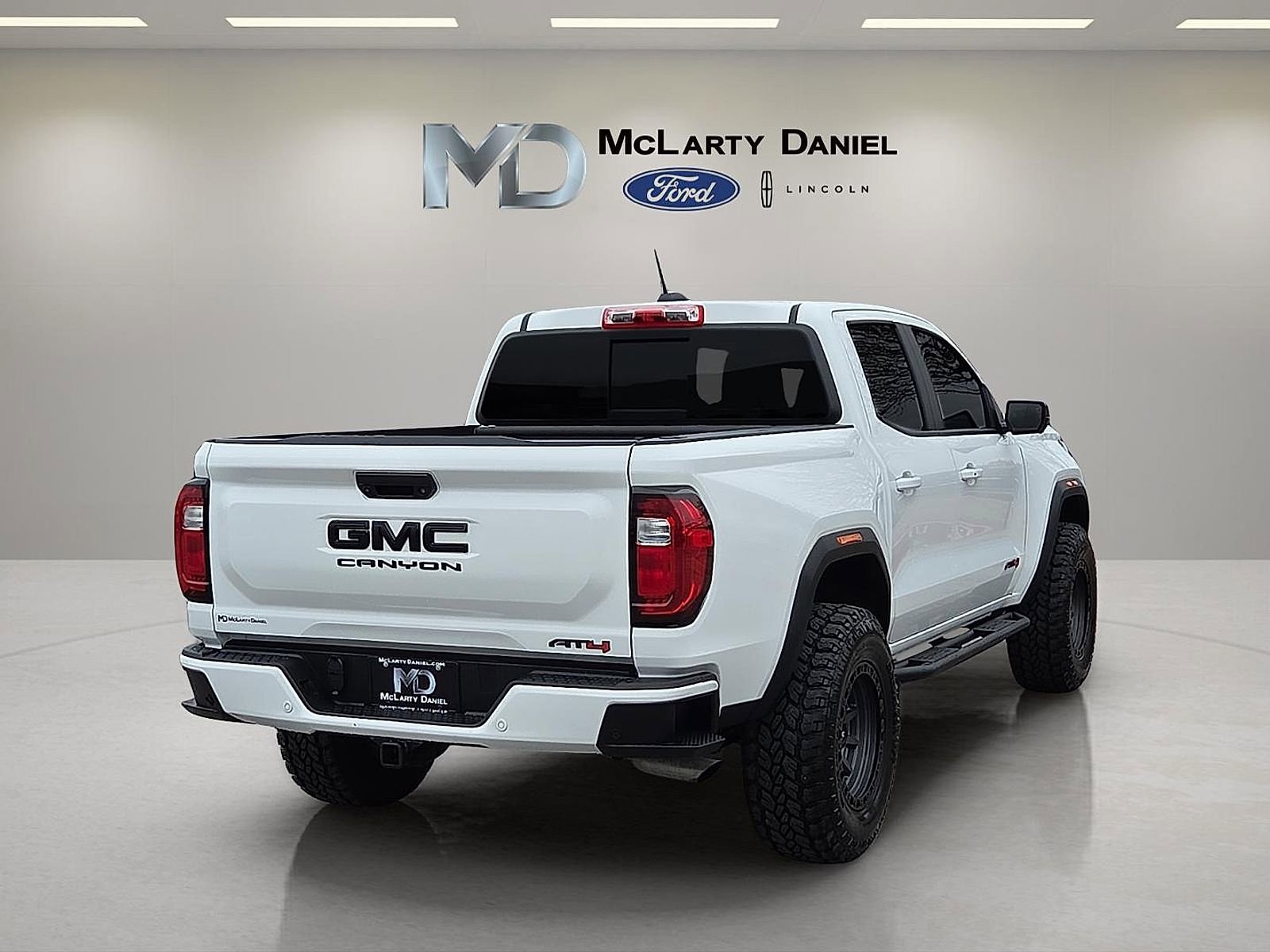 Used 2025 GMC Canyon AT4 w/ Technology Plus Package image 5