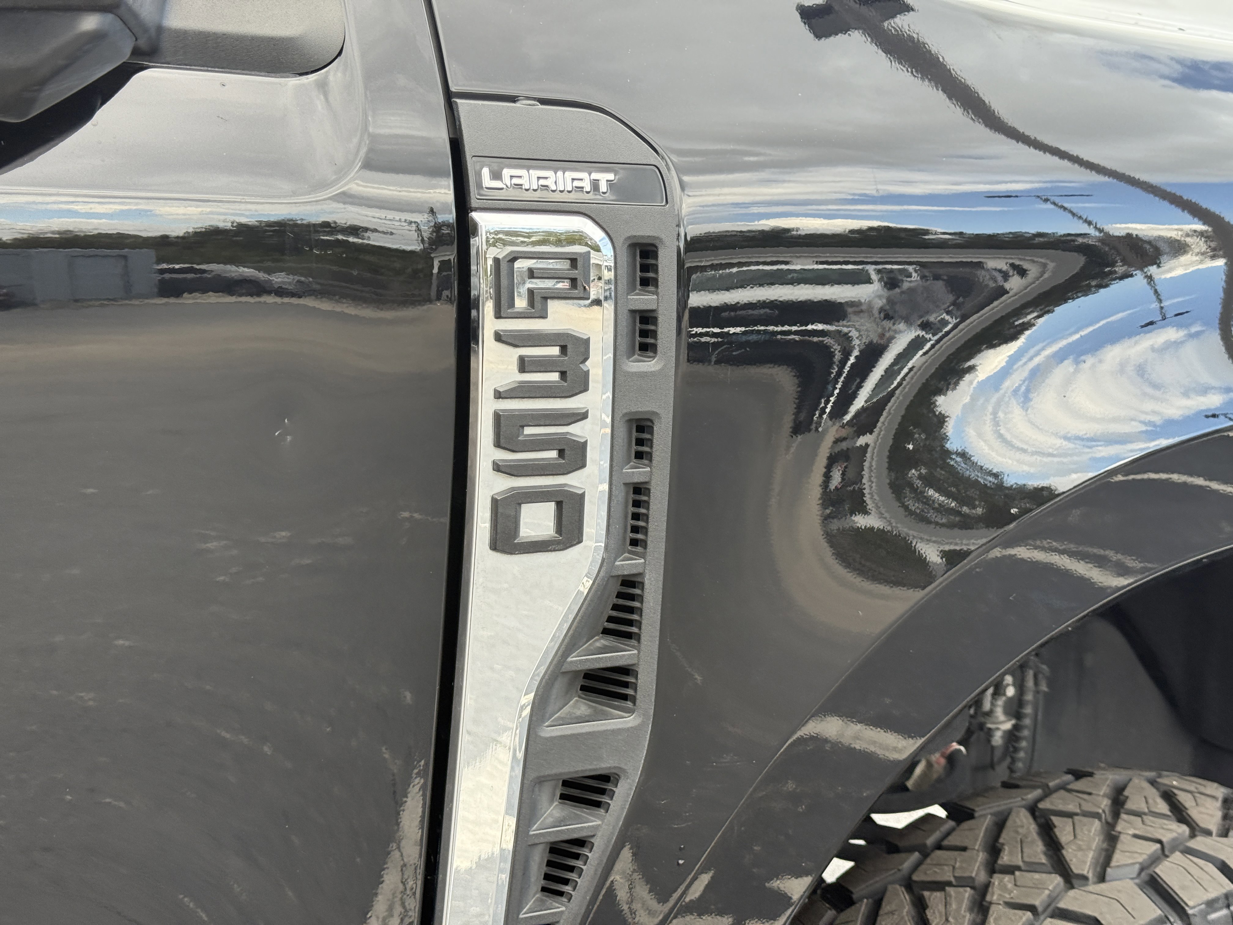 Certified 2023 Ford F350 Lariat w/ Chrome Package image 9