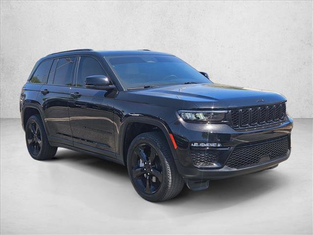 Used 2023 Jeep Grand Cherokee Limited w/ Black Appearance Package AWD/4WD video 3