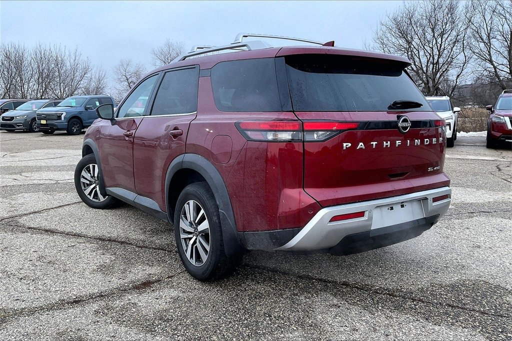 Used 2023 Nissan Pathfinder SL image 2