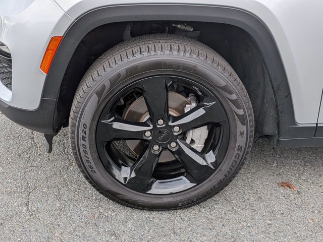 Used 2025 Jeep Grand Cherokee Limited w/ Black Appearance Package image 11
