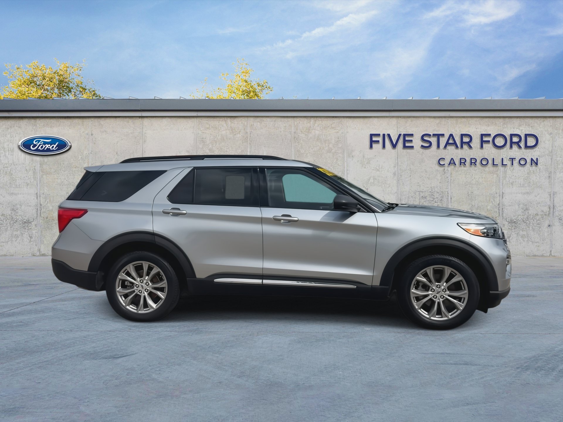 Certified 2023 Ford Explorer XLT w/ Equipment Group 202A RWD image 9