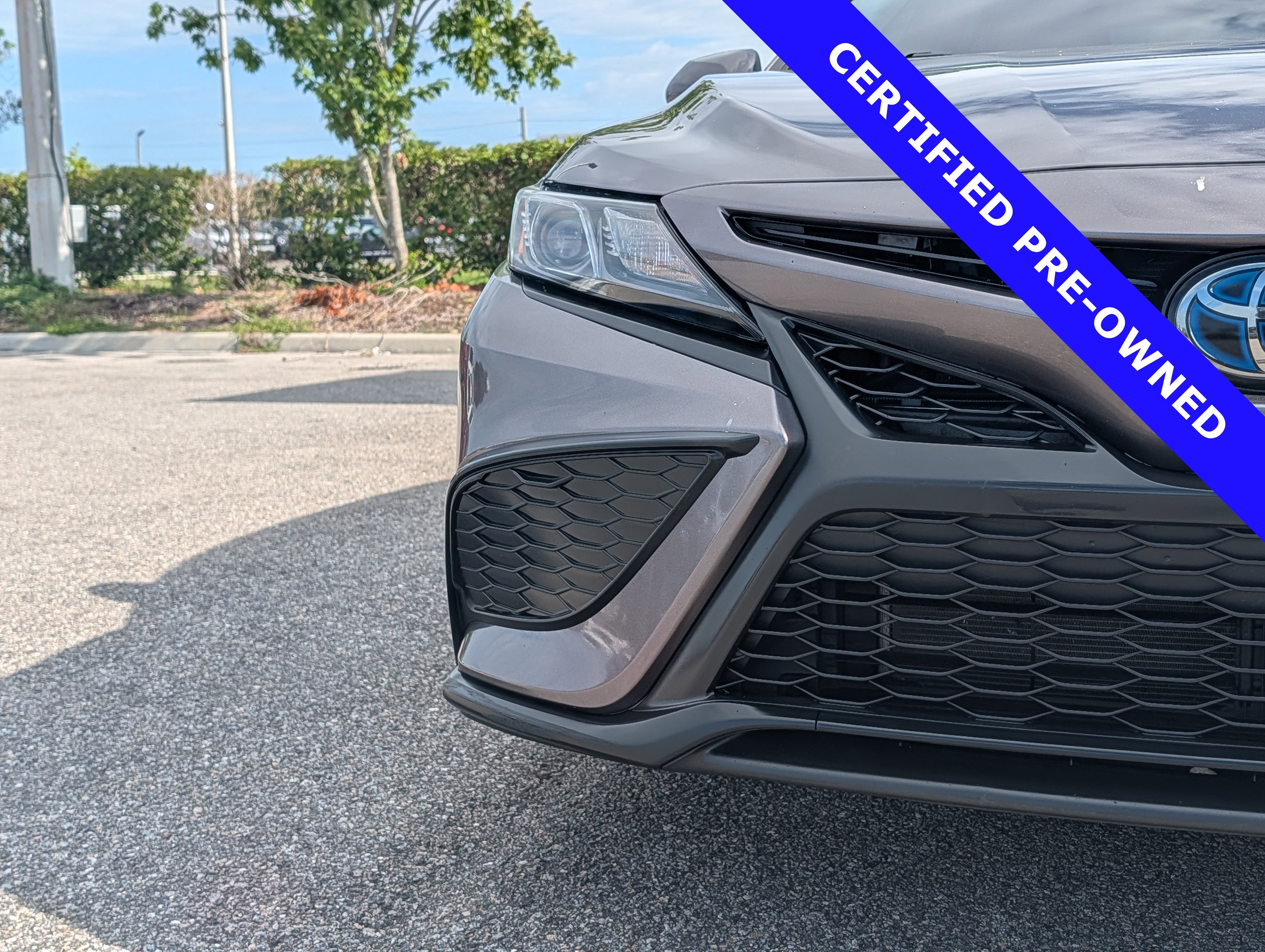 Used 2022 Toyota Camry SE FWD image 9